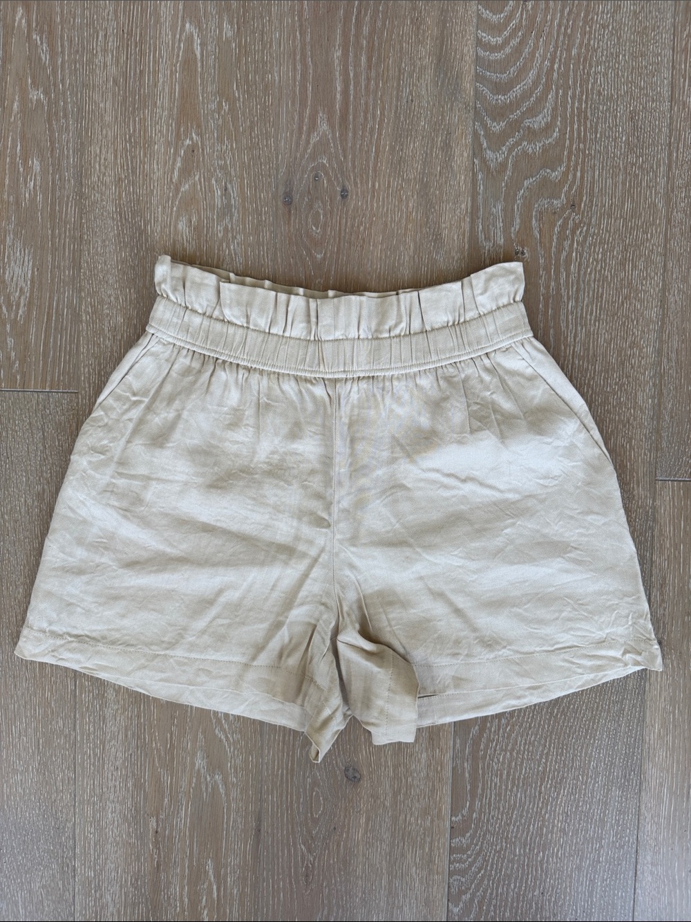 Express High-Waist Paperbag (Elastic) Shorts in Cream/Beige. Size Small.
